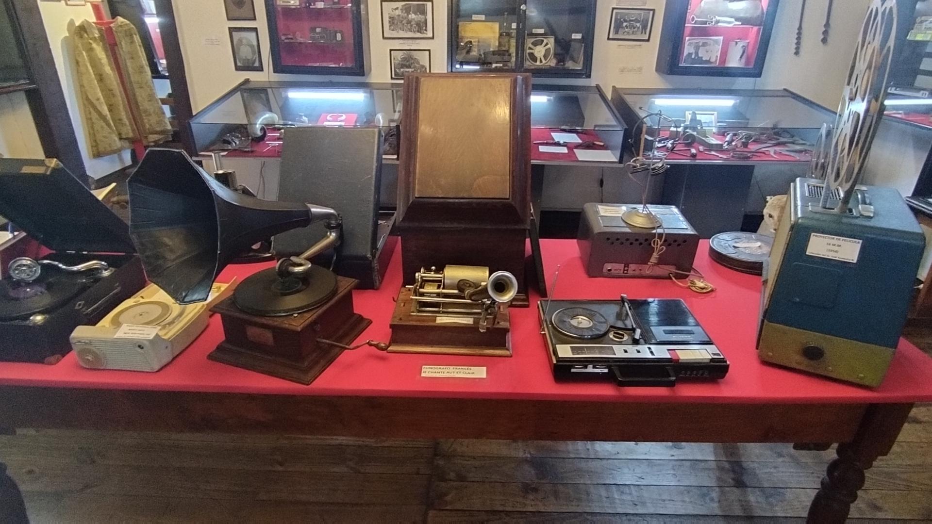 Sección  gramófono o tocadiscos. 