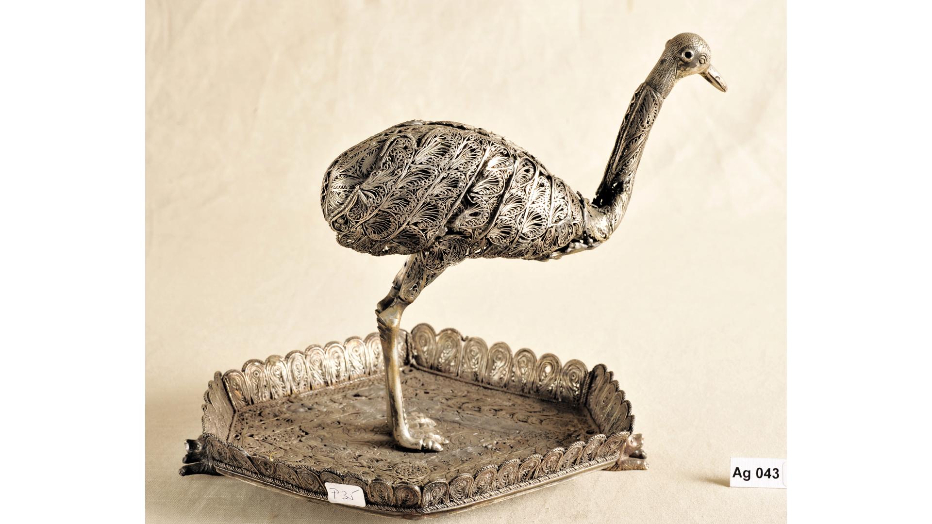 Ñandú de plata, con técnica de filigrana