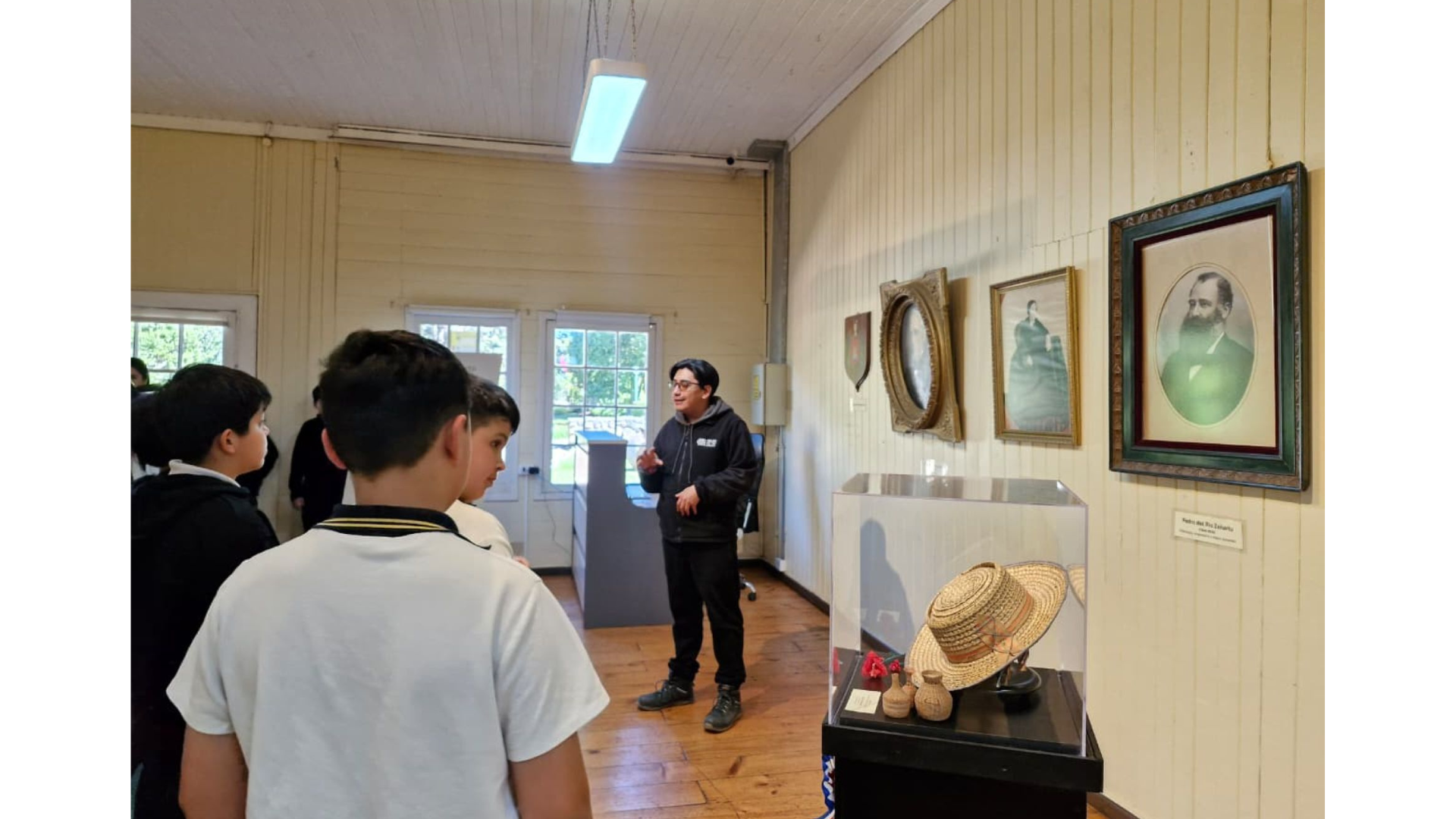 Ruta guiada que propone un recorrido a través de colecciones  provenientes de diversas culturas y épocas 