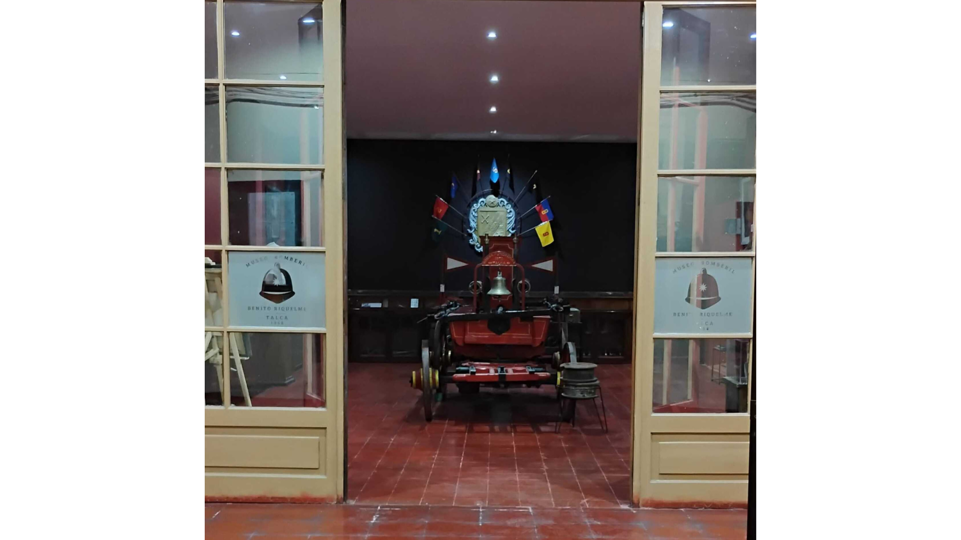 Acceso principal y primera sala de exhibición permanente 