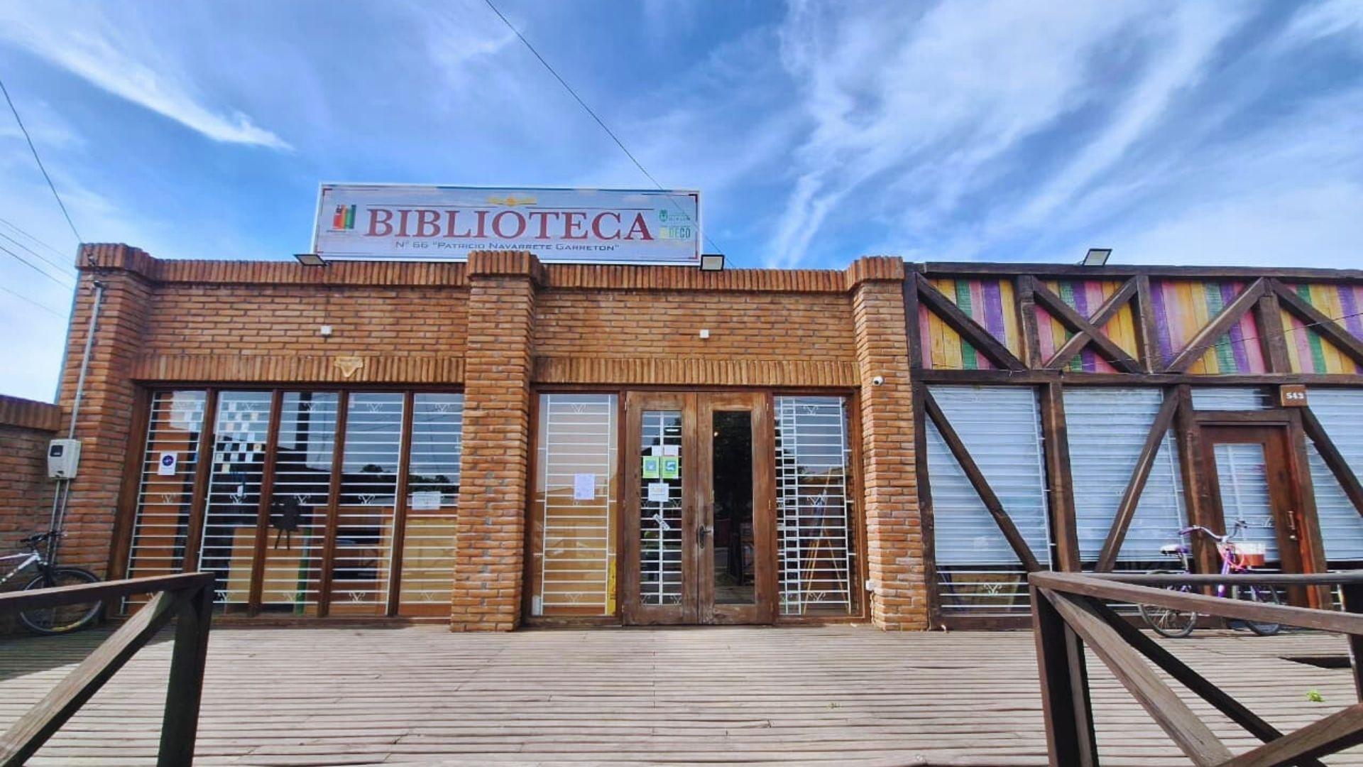 En esta noche de Museos celebraremos el aniversario n° 48 de nuestra biblioteca, espacio de lectura y cultura para toda la comunidad.   En una jornada titulada "Una noche con historia: El aniversario de nuestra biblioteca"   Contaremos con elementos históricos de nuestra biblioteca, música en vivo, videos patrimoniales e inspirados en libros, fotos literarias, video mapping, concurso y más.   A las 20:00 realizaremos nuestro brindis y video especial por aniversario.  Consultas al +56961811574