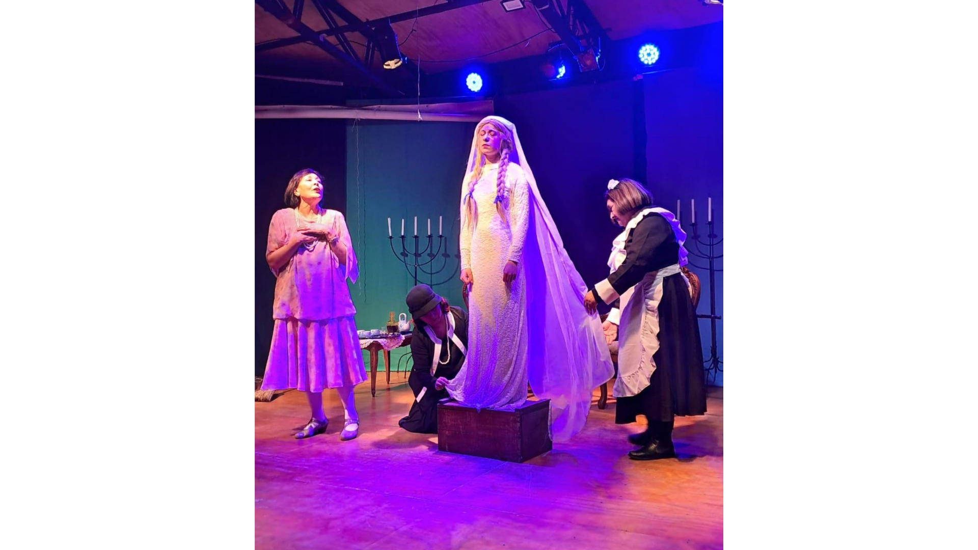 Obra de teatro  "Ediht el Amor desafía al tiempo" basada en la historia de la hija de Carlos Wernert dueño de la fábrica de Paños Bellavista Tomé quien se enamora de un obrero. Una hermosa obra que cuenta en parte la historia textil de Tomé. 