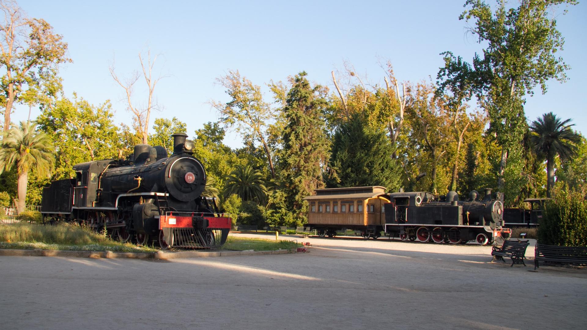 Locomotoras y tren el el Museo Ferroviario de Santiago