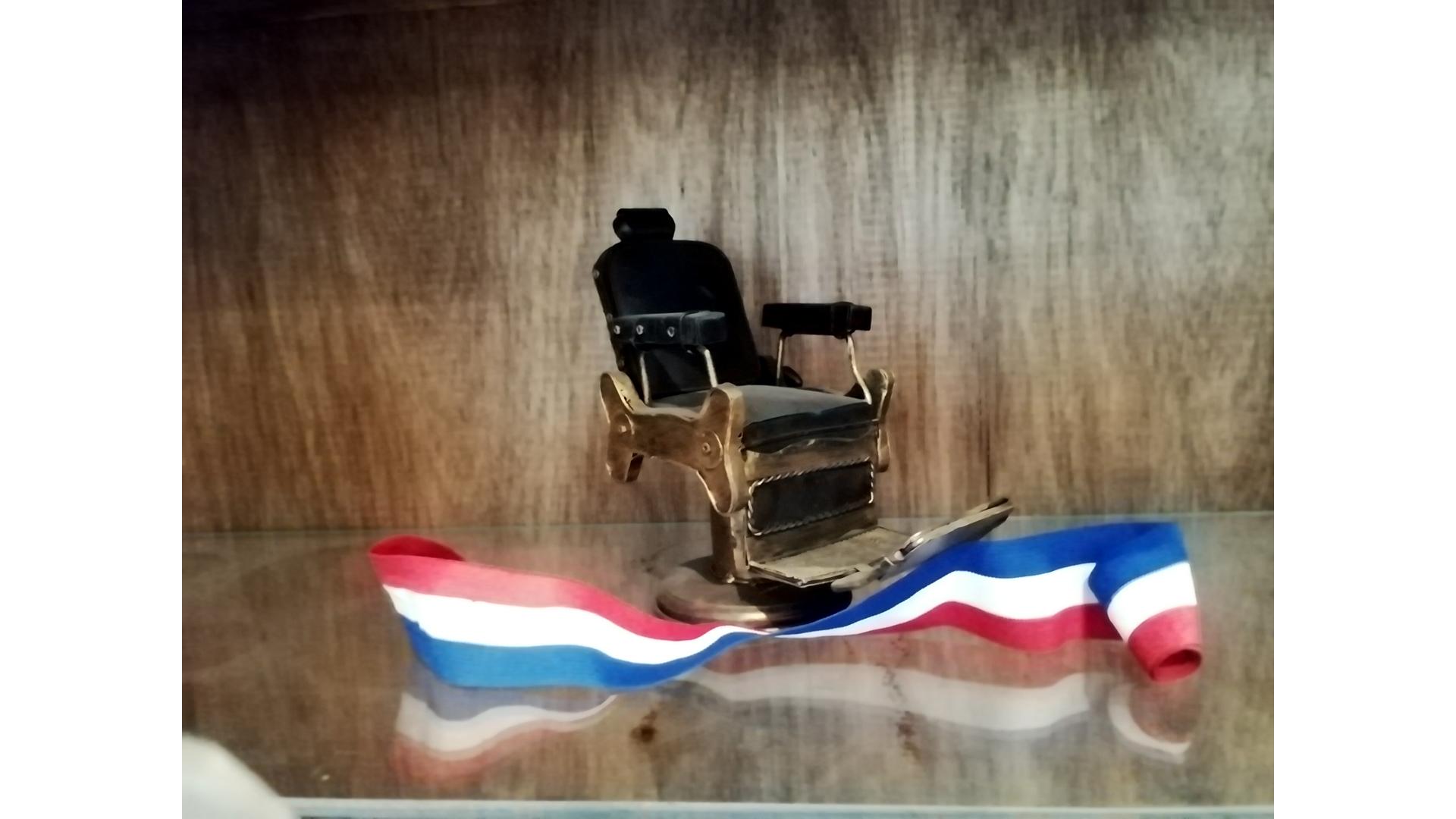 El sillón del barbero es instrumento indispensable en nuestra Casa Museo