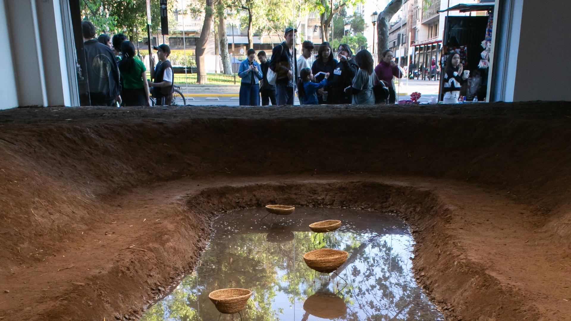 Exposición Decantaciones y Resonaciones ¿Dónde nace y termina el rumor del río? 