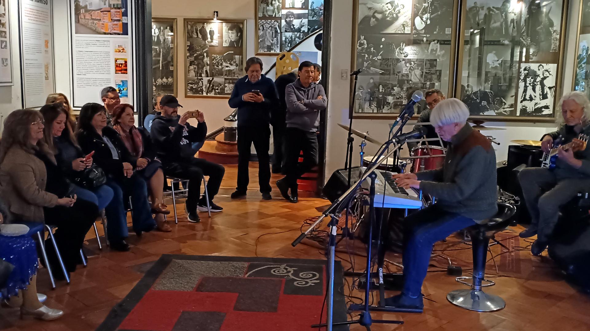 Música en vivo con Maestro Pancho Aranda