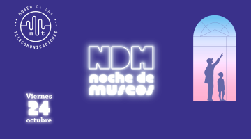 La fachada del museo se ilumina 