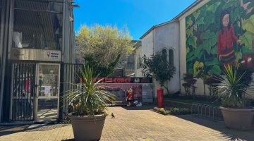 Acceso a Punto de Cultura (subterráneo), vista a plaza Condorito.