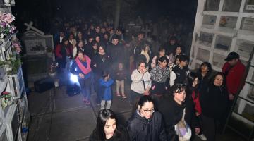 Ingresando al tercer patio del cementerio municipal de Chillán, donde descansan las víctimas del terremoto de 1939.